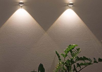 beleuchtung-wand-strahler-einfamilienhaus-bergstrasse-4-lux-lumen-lichtkonzepte